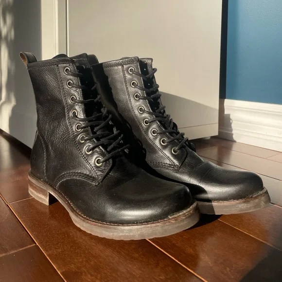 Frye women's sale veronica combat booties